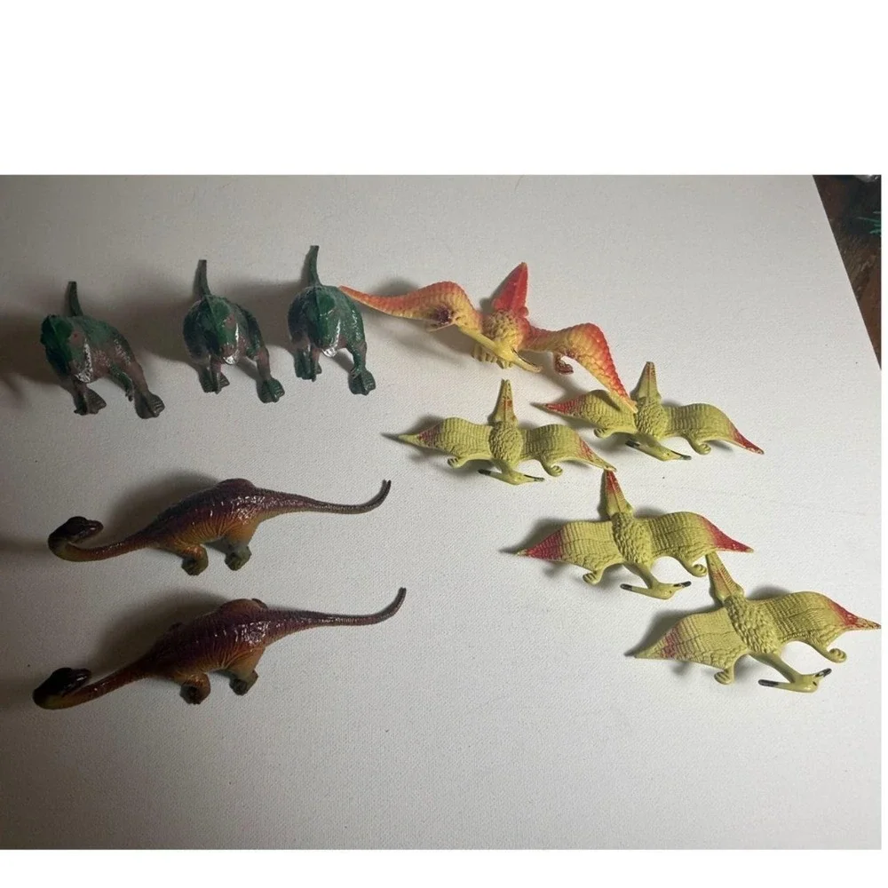 Vintage Lot of Various Sizes and Types Dinosaurs, Volcano & Vegetation HAS BOX